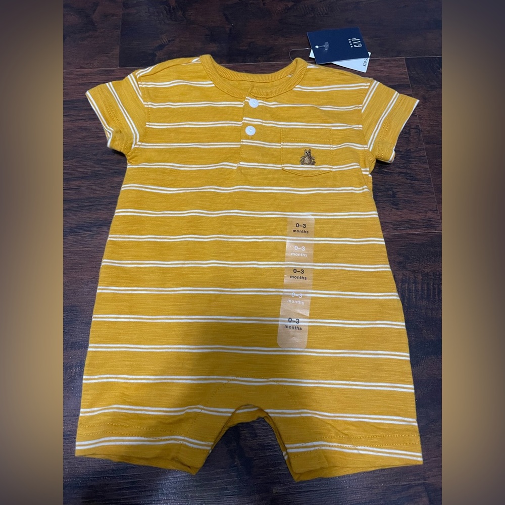 Yellow baby boys Gap shorts outfit